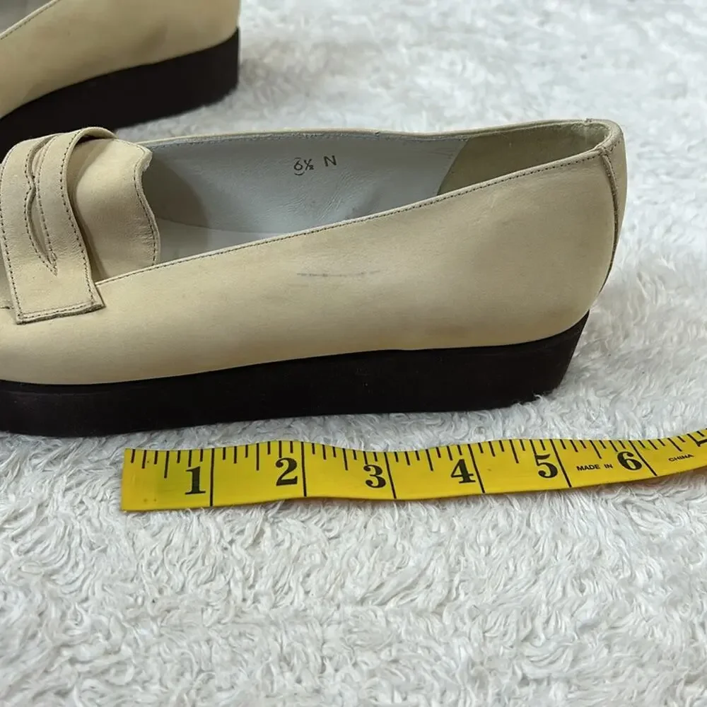 Andre Assous featherweight loafers in‎ cream, size 6.5 narrow